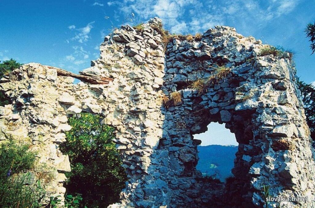 Znievksy-hrad-mountain-challets